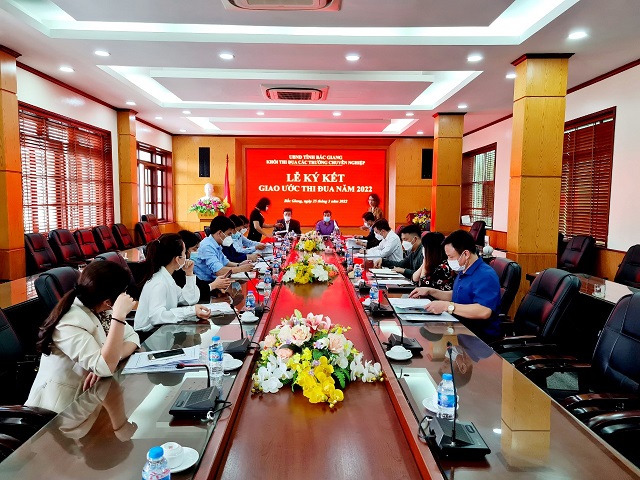 Khối thi đua các trường chuyên nghiệp tỉnh Bắc Giang ký giao ước thi đua năm 2022